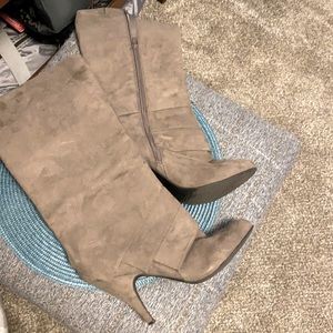 Women’s grey boots